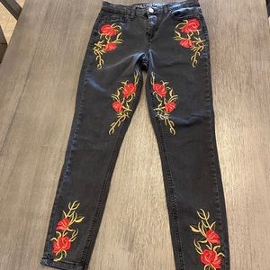 Black High-Rise Skinny Jeans with Rose Embroidery